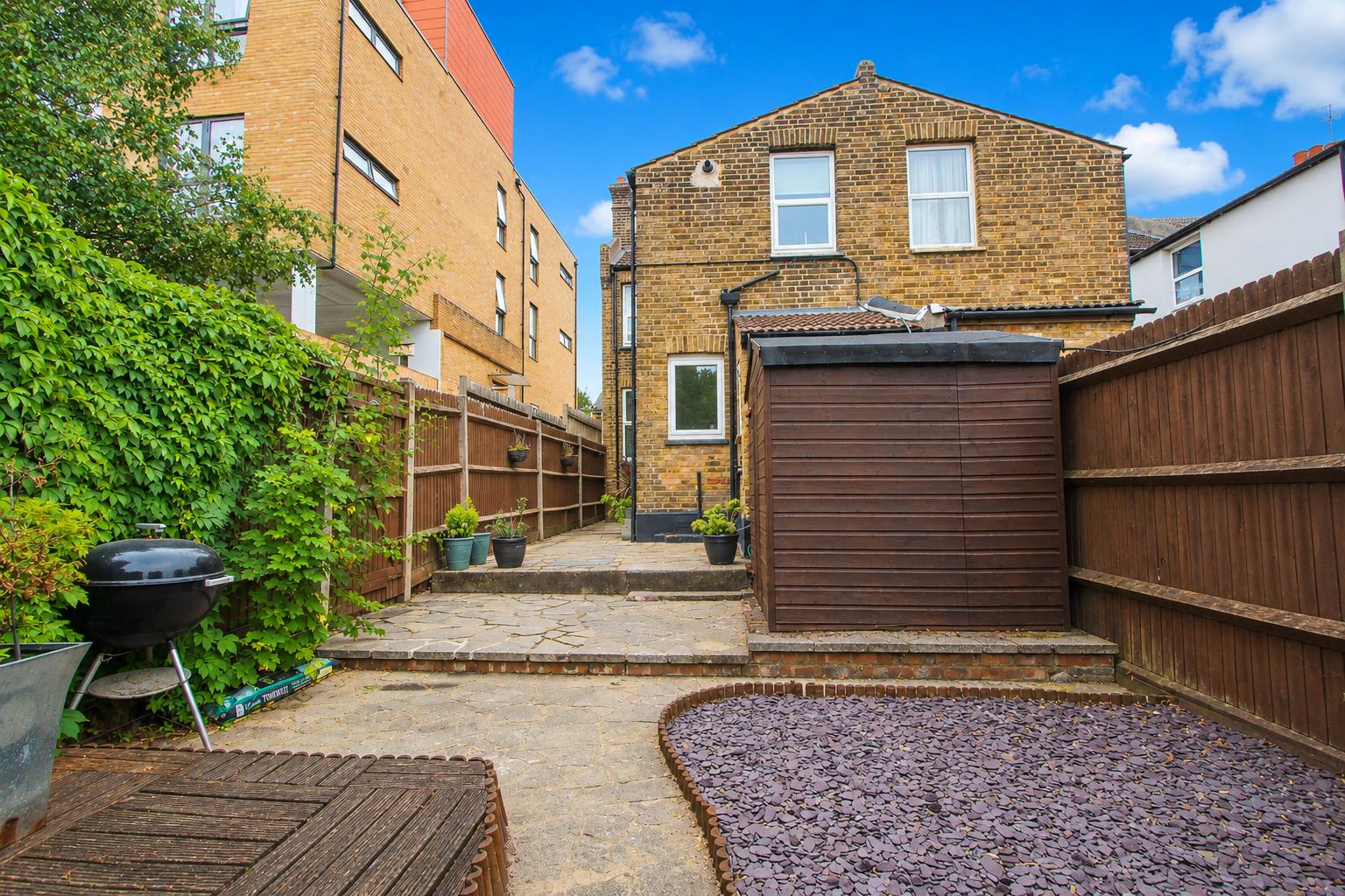 1 bed property in Carshalton Road, Carshalton